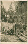 Am Bau Beteiligte mit Firstbaum am 25. Mai 1929 in Innsbruck am 25. Mai 1929, in 2. Reihe stehend rechts außen Installateur und Schlossermeister Johann Bader, Hall in Tirol.  Gelatinesilberabzug 9 x 14 cm, Amateuraufnahme o. Inventarnummer.