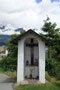 Kapellenbildstock (sog. Pestkapelle) in Pradl, Stadtgemeinde Innsbruck, Dürerstraße 12, errichtet im 19. Jahrhundert in Erinnerung an die Pestepidemie von 1611. Digitalphoto; © Johann G. Mairhofer 2014.  Inv.-Nr. 2DSC00229