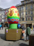 Eines von 15 individuell gestalteten Ostereiern als Festdekoration während der Karwoche und Osterfeiertage in Innsbruck, aufgestellt in der Maria-Theresien-Straße. Digitalphoto; © Johann G. Mairhofer 2016.  Inv.-Nr. 2DSC04551