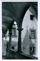 Säulenloggia im Ansitz Wohlgemuth (Hammerstein) in der Kalterer Straße 3, Fraktion St. Michael, Gemeinde Eppan. Gelatinesilberabzug 9 x 14 cm; Joh. F. Amonn, Bolzano-Merano, Venezia Tridentina (Südtirol mit Trentino) 1920.  Inv.-Nr. vu914gs00125