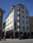 Sgraffito Blumen und Hl. Nikolaus darstellend von Prof. Max Spielmann (1906-1984 jeweils in Innsbruck) am Wohnhaus Innstraße 63 in St. NIkolaus, Stadtgemeinde Innsbruck. Digitalphoto; © Johann G. Mairhofer 2013.  Inv.-Nr. 1DSC06869