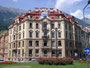 Dreiflügeliges viergeschoßiges Zinshaus des Historismus Kaiser-Franz-Joseph-Str. Nr. 1, in Innsbruck-Saggen, Planung: Ludwig Lutz (geb.1863), errichtet 1898 bis 1902. Digitalphoto; © Johann G. Mairhofer 2014.  Inv.-Nr. 2DSC00005