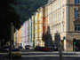 Die Saggen-Apotheke im wegen der Blockrandverbauung „Blocksaggen“ genannten Teil des Innsbrucker Stadtteils Saggen, Claudiastraße 4 Ecke Bienerstraße. Digitalphoto; © Johann G. Mairhofer 2012.  Inv.-Nr. 1DSC03580