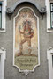 Fresko mit Darstellung eines Saltners (Weinhüter) mit Hellebarde und Schloss Tirol am Haus der ehem. Weinhandlung Benedikt FRITZ, Pradler Straße 36 in Innsbruck-Pradl. Digitalphoto; © Johann G. Mairhofer 2013.  Inv.-Nr. 1DSC06119