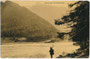Holzarbeiter mit Sapie (in Tirol mundartlich als Zapin bezeichnet) am Brennersee, Gries am Brenner, Gbz. Steinach a.Br. (bis 1977) gegen Kreuzwand in den Zillertaler Alpen. Lichtdruck 9 x 14 cm; Ottmar Zieher, München um 1915.  Inv.-Nr. vu914ld00306