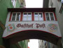 Bautenverbindungs-Brücke in Kufstein, Tirol zwischen zwei Baulichkeiten vom Gasthof "Post", Römerhofgasse 4. Digitalphoto; © Johann G. Mairhofer 2013.  Inv.-Nr. 1DSC05908
