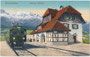 Personenzug mit E-Lok kkStB 1060 der Karwendelbahn im Bahnhof Hötting, Sebastian-Kneipp-Weg 23 auf Kursfahrt zur Endstation Innsbruck Westbf. Photochromdruck 9 x 14 cm; Verlag:Wilhelm Stempfle, Innsbruck 1914.  Inv.-Nr. vu914pcd00390
