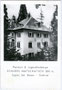 Villa Matschatsch, im Kern aus dem 16. Jh., seit 1953 Besitz der Gde. Eppan, Provincia di Bolzano (heute Autonome Provinz Bozen-Südtirol) an der Mendelpassstraße. Gelatinesilberabzug 10 x 15 cm, J.F. Amonn S.A. Bozen 1941.  Inv.-Nr. vu105gs00056