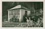 Ehem. Gartenhaus Würth auf der Hungerburg, Stadtgemeinde Innsbruck, 1928 bis 1932 als Notkirche zur Hl. Thérèse von Lisieux in Verwendung. Gelatinesilberabzug 9 x 14 cm; Kunstverlag Chizzali Innsbruck, postal. Befördert 1928.  Inv.-Nr. vu914gs00661