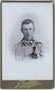 Landesschütze der Gebirgstruppe mit Schützenschnur. Gelatinesilberabzug 10,6 x 6,8 cm (Visitformat). Impressum: A(ntonia Verocai). Zardini, Cortina um 1907.  Inv.-Nr. vuVIS-00005