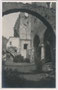 Burghof der Burgruine Montani in Morter, Gemeinde Latsch im Vinschgau, Südtirol. Gelatinesilberabzug 9 x 14 cm; Impressum: Leo Baehrendt, Meran 1925.  Inv.-Nr. vu914gs00181