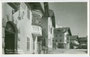 Pension „Villa Luna“ (heute Hotel „Mondschein“) an der Dolomitenstraße in „Sesto – Pusteria / Sexten – Pustertal“, Alto Adige (heute Südtirol). Gelatinesilberabzug 9 x 14 cm ohne Impressum, handschriftlich datiert "22.-23.8.48".  Inv.-Nr. vu914gs00651