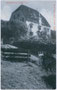 Ansitz Karlsburg in Milland, Stadtgemeinde Brixen, Gbz. und Bzk. Brixen, Gefürst. Grafsch. Tirol (heute Auton. Prov. Bozen-Südtirol). Lichtdruck 9 x 14 cm; Lichtdruck 9 x 14 cm; Verlag Joh(ann). F(ilibert). Amonn, Bozen 1905.  Inv.-Nr. vu914ld00062