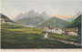 Alba, Gemeinde Canazei, ehem. Ger.bzk. Fassa, Bzk. Cavalese, Gef. Grafsch. Tirol (seit 1919 Prov. Trento, Rep. Italien) mit Pfarrkirche Sant'Antonio gegen Langkofelgruppe. Farblichtdruck 9 x 14 cm; Joh. F. Amonn, Bozen 1905.  Inv.-Nr. vu914fld00067