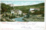 "Castello e Torrente Leno" in der Bezirkshauptstadt Rovereto, Gefürst. Grafsch. Tirol (1868 bis 1919; heute Provincia autonoma di Trento). Kombinationsfarbdruck 9 x 14 cm; Verlag B. Lehrburger & Co., Nürnberg um 1900.  Inv.-Nr. vu914kfd00027