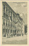 Aufenthalt eines Automobilisten beim Gasthof (heute Hotel) „Sailer“ in Innsbruck, Innere Stadt, Adamgasse 8. Lichtdruck 9 x 14 cm. K(arl). Redlich, Innsbruck um 1910.  Inv.-Nr. vu914ld00044