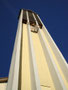 Glockenturm der nach Plänen von Arch. Martin Eichberger erricheten und 1960 geweihten Landesgedächtniskirche St. Paulus, Reichenauer Str. 70, Innsbruck-Reichenau. Digitalphoto; © Johann G. Mairhofer 2011.  Inv.-Nr. 2DSC01689
