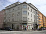 Wohn- und Geschäftshaus Gumppstr. 16, ehem. darin Photoatelier von Otto Alfons Mathaus, danach Hugo Jäkl an der Kreuzung mit der Pradler Str. in Pradl, Stadtgemeinde Innsbruck. Digitalphoto; © Johann G. Mairhofer 2014.  Inv.-Nr. 2DSC00959