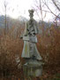 Darstellung des Hl. Johannes von Nepomuk von Prof. Heinrich Tilly (geb. 1931), aufgestellt am Innufer in Telfs, Bezirk Innsbruck-Land, Tirol. Digitalphoto; © Johann G. Mairhofer 2016.  Inv.-Nr. 2DSC05594