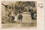Denkmal von Christian Plattner für die Gefallenen der Kämpfe von 1809 (enthüllt 1909) am Andreas-Hofer-Platz bei der Pfarrkirche St. Laurentius . Gelatinesilberabzug 9 x 14 cm; Impressum: Verlag Jakob Feldbauer, München 9 um 1940.  Inv.-Nr. vu914gs01192