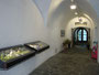 Eingangsbereich unter Stichkappengewölbe der Drogerie Gschwentner im Wallpachhaus, Wallpachgasse 6 in der Altstadt von Hall in Tirol, Gbz. Hall, Bzk. Innsbruck-Land. Digitalphoto; © Johann G. Mairhofer 2013.  Inv.-Nr. 1DSC07265