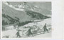 Einholen von Raufutter mit Ziehschlitten in Arabba, Gde. Livinallongo del Col di Lana (vorm. Pieve di Livinallongo; ladin. Fodom, dt. Buchenstein). Gelatinesilberabzug 9 x 14 cm; Impressum: G. Ghedina, Cortina d'Ampezzo um 1925.  Inv.-Nr. vu914gs00168