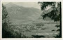 Schlitters im vorderen Zillertal mit Pfarrkirche zum Hl. Martin von Süden gegen Rofangebirge.  Gelatinesilberabzug 9 x 14 cm ohne Impressum, postalisch befördert 1942.  Inv.-Nr. vu914gs01231