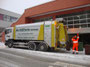 Müllsammelwagen beim Einkaufszentrum M4 in Wörgl, Bezirk Kufstein, Tirol. Digitalphoto; (c) Johann G. Mairhofer 2010. Inv.-Nr. DSC00572      