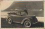 Mit einem Opel Olympia der Bauart "Coupè-Cabriolet" am Achensee, bez.: "Zur Erinnerung an meinen Urlaub im Juli 1939." Gelatinesilberabzug 9 x 14 cm; Knipseraufnahme. Inv.-Nr. vu914gs00014 