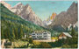 Hotel DOLOMITENHOF im Fischleintal neben Gasthof ALTE POST gegen Zwölfer in den Sextener Dolomiten. Photochromdruck 9x14cm; Impressum: Josef Werth, Olang um 1907.  Inv.-Nr. vu914pcd00218