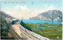 Lokalbahngarnitur der Mori-Arco-Riva-Bahn (1891-1936) auf der Fahrt nach der Endstation Riva (del Garda) und die Mündung der Sarca in den Gardasee. Photochromdruck 9 x 14 cm; Impressum: Joh(ann). F(ilibert). Amonn, Bozen um 1910.  Inv.-Nr.  vu914pcd00070