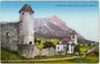 Castello de Zanna und Kirche zur Hl. Dreifaltigkeit in Cortina d'Ampezzo, Fraktion Maion mit Sorapiss (3.205m). Photochromdruck 9 x 14 cm; Impressum: Gerstenberger & Müller, Bozen um 1910.  Inv.-Nr. vu914pcd00173