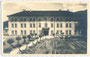 Palais Ferrari d'Occhieppo von 1692 (Bmstr. Joh. M. Gumpp d.Ä.), ab 1926 Ferrarischule, seit 1962 HBLA für Wirtschaftl. Berufe in Innsbruck-Dreiheiligen, Weinhartstr. 4. Gelatinesilberabzug 9 x 14 cm o. Urhebernachw. um 1950.  Inv.-Nr. vu914gs00488