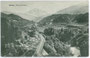 Brennerbahntrasse auf dem Gemeindegebiet von Patsch (links), in Bildmitte die Sill als Grenzfluss zur Gemeinde Natters und die Serles (2.717m). Lichtdruck 9x14cm; Becker & Kölblinger, München um 1905. Inv.-Nr. vu914ld00042