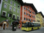 Regiobus der Marke SCANIA im Liniendienst der Verkehrsverbund Tirol GesmbH an der Haltestelle Vorderstadt beim Hotel "Strasshofer" in Kitzbühel. Digitalphoto; © Johann G. Mairhofer 2015.  Inv.-Nr. 2DSC03043