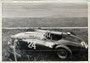 Formel 1 Ferrari-Lancia D 50, Baujahr 1956 nach einem Unfall abseits der Piste abgestellt worden. Gelatinesilberpapier ca. 7 x 10 cm, Weißrand, Büttenschnitt. Kein Urhebernachweis vorhanden – b.a.w. ohne Inv.-Nr. verwahrt.