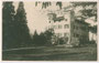 Villa Casteller, heute agritouristischer Betrieb, via a Casteller 20 im Süden von der Hauptstadt der autonomen Provinz Trient/Trento. Gelatinesilberabzug 9 x 14 cm ohne Urhebernachweis, postalisch befördert 17.12.1928.  Inv.-Nr. vu914gs00548