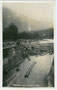 Rechen in der Lände von Kramsach für die Brandenberger Holztrift. Gelatinesilberabzug 9x14cm; Ad(olf). Künz, Innsbruck 1938.  Inv.-Nr. vu914gs00036