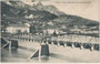 Ehem. Eisenfachwerkbrücke der 1891 eröffneten Lokalbahn Innsbruck-Hall in Tirol (L.B.H.i.T.) über den Inn zwischen dem Saggen und Mühlau. Heliogravüre 9 x 14 cm; Impressum: Verlag Ernst Schmid, Innsbruck 1907.  Inv.-Nr. vu914hg00061