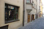 Schlossergasse in der Altstadt von Hall, Gerichtsbezirk Hall (in Tirol), Bezirk Innsbruck-Land, Tirol von Osten. Digitalphoto; © Johann G. Mairhofer 2013.  Inv.-Nr. 1DSC07274