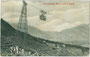 Fahrgastkabine der 1912 eröffneten Luftseilbahn von Lana auf das Vigiljoch im Burggrafenamt, Bezirk Meran, Gefürst. Grafsch. Tirol - heute Südtirol. Lichtdruck 9 x 14 cm; Impressum: Leo Baehrendt, Meran 1914.  Inv.-Nr. vu914ld00286