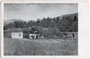 Ansitz Freundsheim mit Kapelle zum Hl. Josef an der östlichen Unterinntalstraße in Moosen, Gemeinde Kramsach, Bezirk Kufstein, Tirol. Autotypie 9 x 14 cm; Photo Seissl, Kufstein um 1950.  Inv.-Nr. vu914at00013