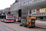 Gleisreinigungsmaschine der IVB (Innsbrucker Verkehrsbetriebe) für Reinigungsarbeiten beim Hauptbahnhof am Gleiskörper der Straßenbahn. Digitalphoto; © Johann G. Mairhofer 2010.  Inv.-Nr. 1DSC00885