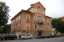 Ursprünglich barocke, im 19. Jh. im Stil des Neoklassizismus umgebaute Steidle-Villa in Wilten, Stadtgemeinde Innsbruck, Leopoldstraße Nr. 22. Digitalphoto; © Johann G. Mairhofer 2012.  Inv.-Nr. 1DSC05073