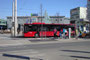 Bus- und Straßenbahnhaltestelle beim Einkaufszentrum „Sillpark“ (Adresse: Museumstraße 38)  an der Stadtteilgrenze zwischen Dreiheiligen und Pradl, Stadtgemeinde Innsbruck. Digitalphoto;© Johann G. Mairhofer 2013.  Inv.-Nr. 1DSC06003 