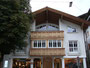 Fassade vom Herrenmodegeschäft von Helmut Eder in Kitzbühel, Sterzinger Platz 3. Digitalphoto; © Johann G. Mairhofer 2015.  Inv.-Nr. 2DSC03063