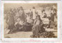 Markt von Porta Marina in Cattaro, Dalmatien (hte. Kotor, Republik Montenegro). Albuminabzug auf Untersatzkarton 10,8 x 16,6 cm (Cabinetformat), Typographie in Rotdruck. Aufnahme/Verlag: Alois Beer, Klagenfurt um 1882.  Inv.-Nr. vuCAB-00037