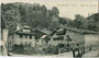 Bildgasse mit Bildstock (links) und Badgasse mit Kruzifix (rechts) in Hötting, Stadtgmeinde Innsbruck. Lichtdruck 9 x 14 cm, Impressum: Wilhelm Hoffmann AG, Dresden um 1900.  Inv.-Nr. vu914ld00235