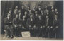 Arbeiter-Turnverein "Vorwärts" Meran, um 1910. Gelatinesilberabzug 9 x 14 cm; Aufnahme: A(nton). Broch, K(aiserlich). k(öniglicher). Erzh(herzoglicher). Kammerphotograph, Habsburgerstr. (heute: Freiheitsstr.) 46.  Inv.-Nr. vu914gs00861