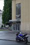 Eingang zu den Kammerspielen des Tiroler Landestheaters in Innsbruck, Universitätsstraße 1. Digitalphoto; © Johann G. Mairhofer 2012.  Inv.-Nr. 1DSC03304